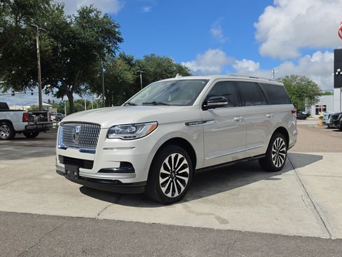 Used 2024 Lincoln Navigator Reserve AWD/4WD image 3