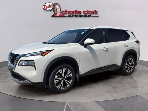Used 2023 Nissan Rogue SV FWD image 2