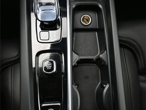 Used 2023 Volvo XC60 B5 Ultimate w/ Protection Package Premier image 11