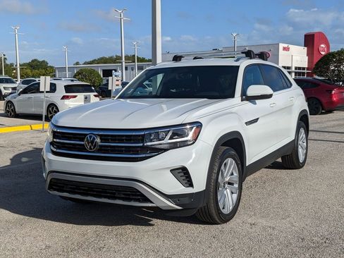 Used 2023 Volkswagen Atlas Cross Sport SE image 2
