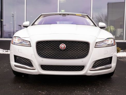 Used 2017 Jaguar XF Premium AWD/4WD image 2