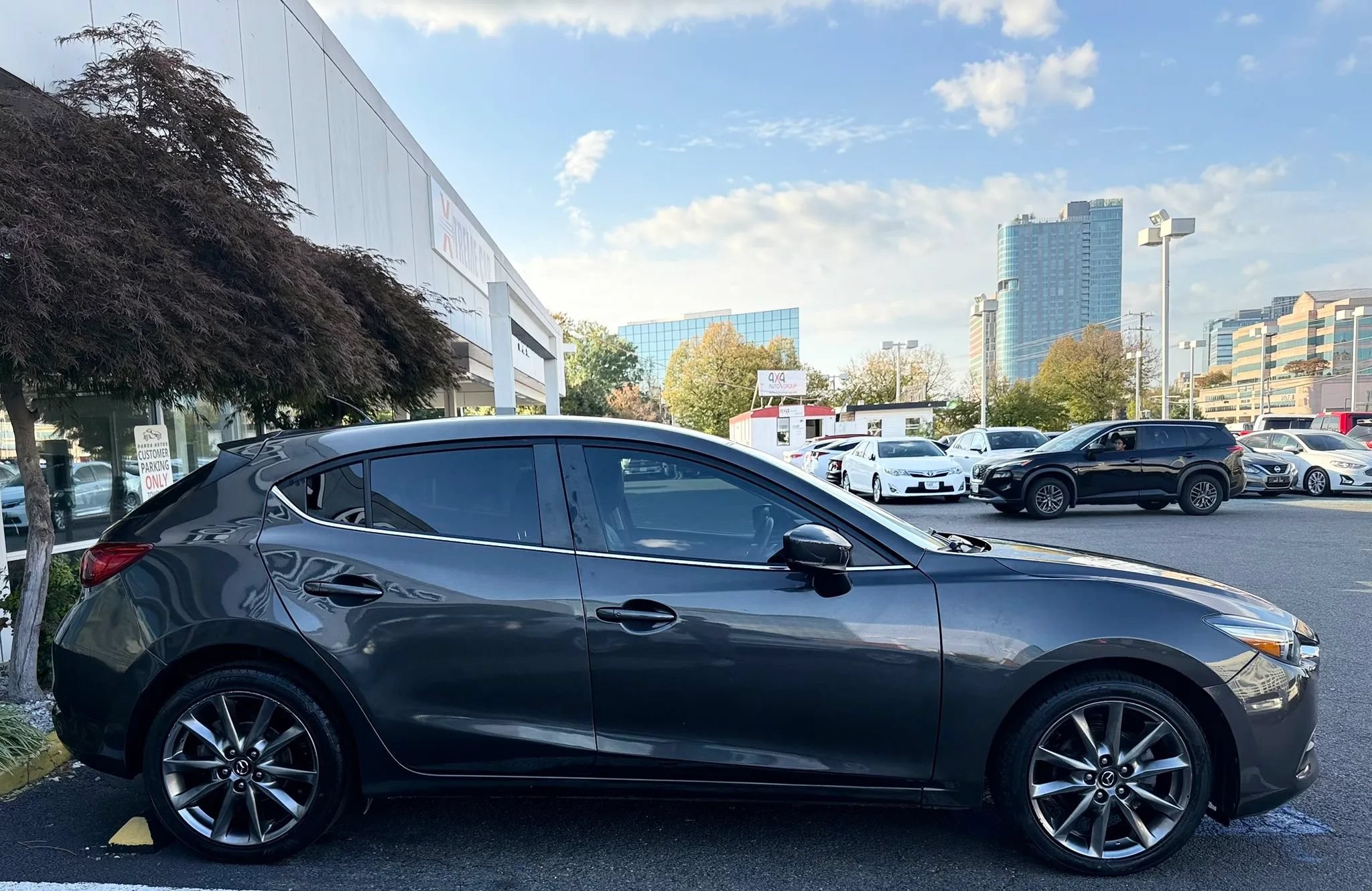 Used 2018 MAZDA MAZDA3 Touring FWD image 8