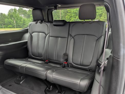 Used 2025 Jeep Wagoneer 4WD image 18