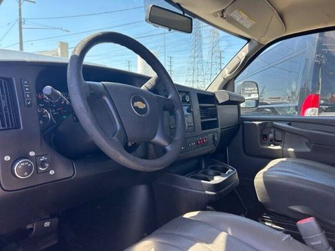 Used 2014 Chevrolet Express 2500 RWD image 6