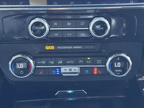 Used 2022 Ford F250 Lariat w/ Black Appearance Package image 23