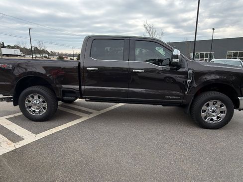 Used 2025 Ford F250 Lariat w/ Chrome Package image 7