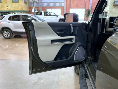 New 2026 GMC Hummer EV 4x4 Crew Cab w/ LPO, Dark Essentials Package image 9