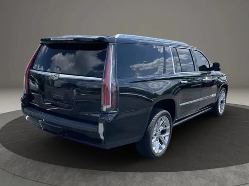 Used 2017 Cadillac Escalade ESV Platinum AWD/4WD image 5