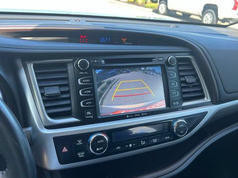 Used 2017 Toyota Highlander Limited AWD/4WD image 25