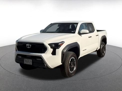 Used 2025 Toyota Tacoma TRD Off-Road image 4