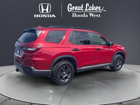 Used 2025 Honda Pilot TrailSport image 5