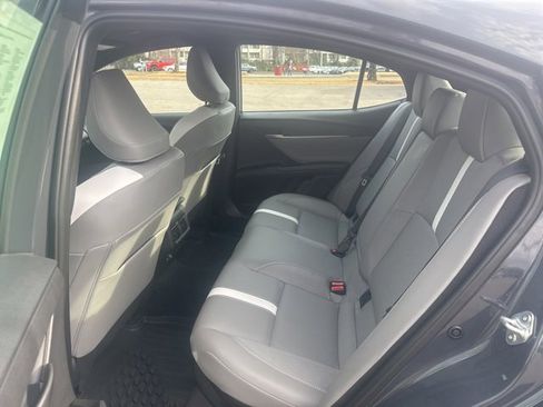 Used 2025 Toyota Camry SE image 18