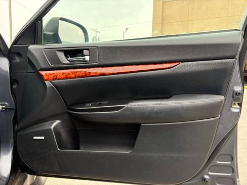 Used 2011 Subaru Outback 2.5i Limited image 42