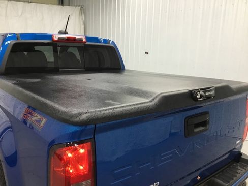 Used 2021 Chevrolet Colorado Z71 w/ Safety Package AWD/4WD image 15
