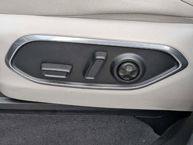 Used 2022 Jeep Wagoneer Series III RWD image 18
