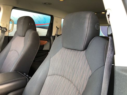 Used 2017 Chevrolet Traverse LT w/ Style and Technology Package image 20