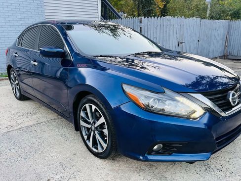 Used 2016 Nissan Altima 2.5 SR w/ LED Appearance Package image 4