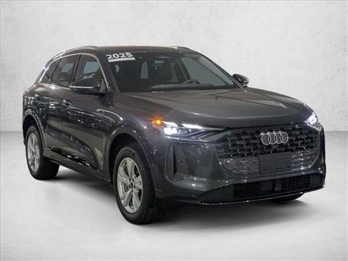 Certified 2025 Audi Q5 Premium w/ Convenience Package image 3