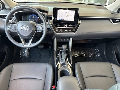 Certified 2025 Toyota Corolla Cross XLE w/ Convenience Package FWD image 18