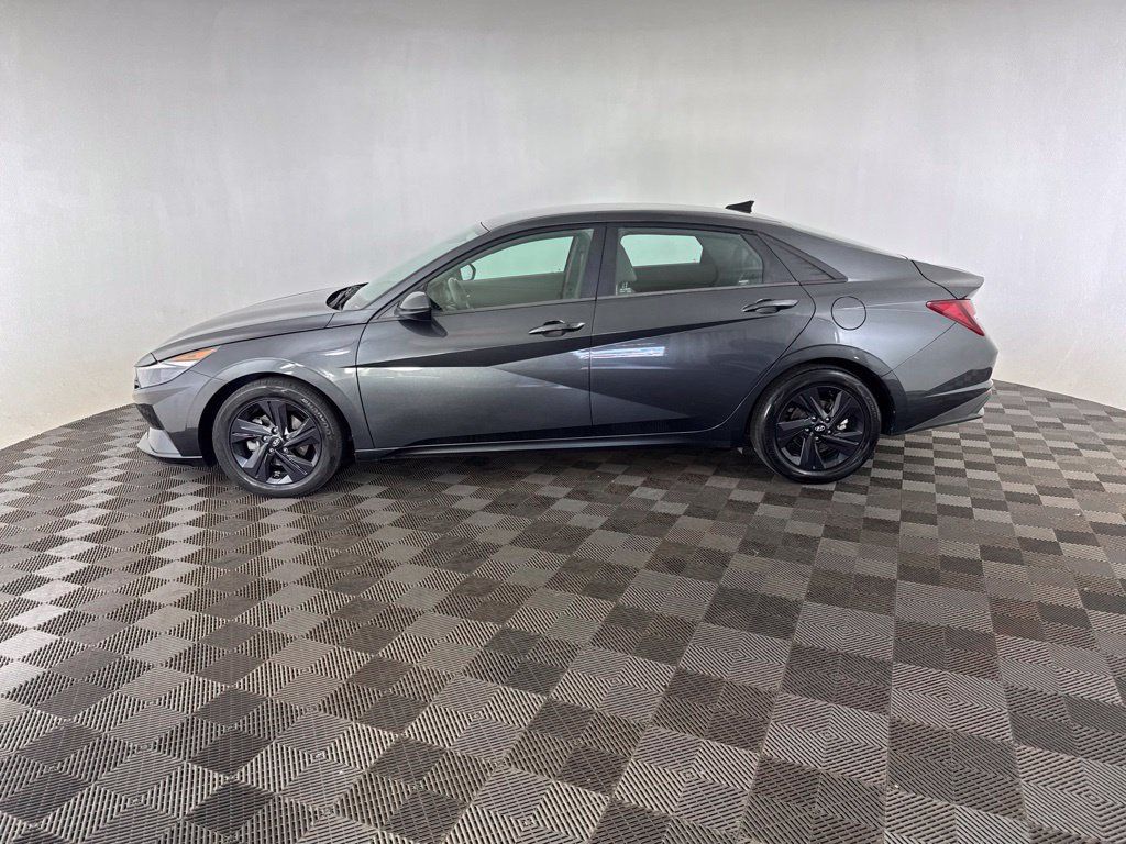 Used 2022 Hyundai Elantra SEL FWD image 9