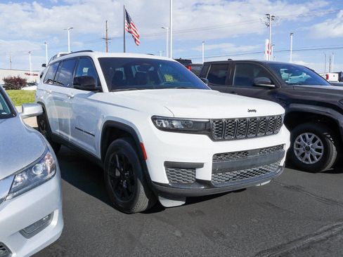 Used 2024 Jeep Grand Cherokee L Altitude AWD/4WD image 2