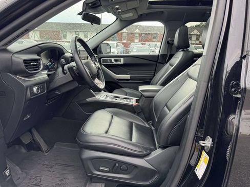 Used 2021 Ford Explorer XLT w/ Equipment Group 202A AWD/4WD image 23