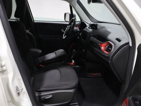 Used 2018 Jeep Renegade Trailhawk w/ Cold Weather Group II image 22