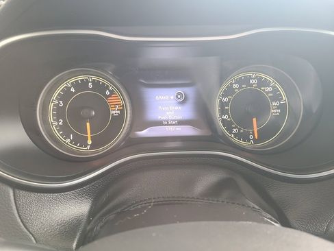 New 2023 Jeep Cherokee Altitude Lux image 8