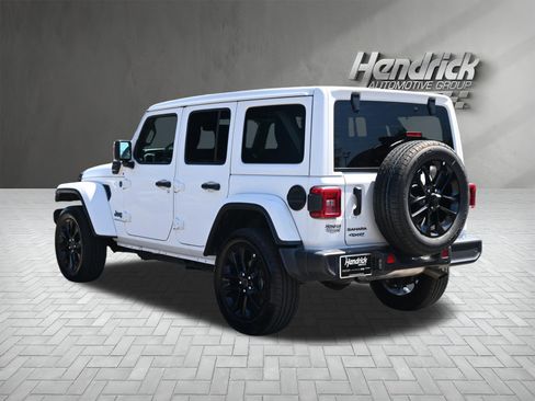 Used 2025 Jeep Wrangler Unlimited Sahara w/ Safety Group AWD/4WD image 8