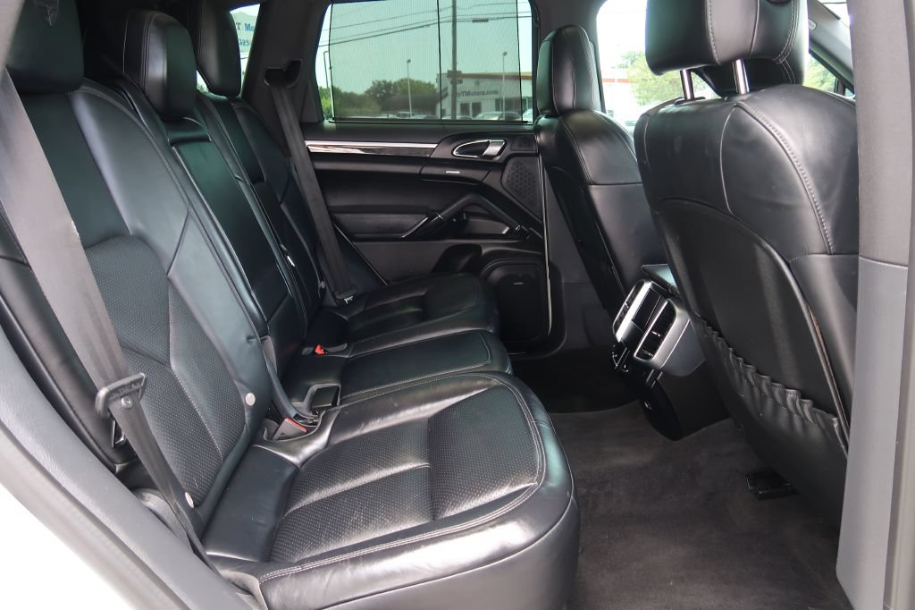 Used 2017 Porsche Cayenne AWD/4WD image 10