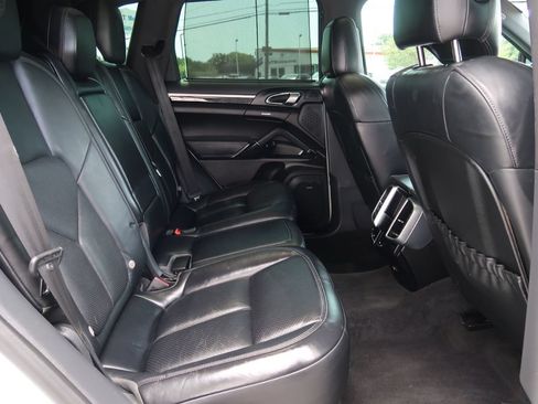 Used 2017 Porsche Cayenne AWD/4WD image 10