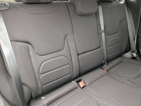 Used 2021 Jeep Renegade Latitude w/ Convenience Group AWD/4WD image 17