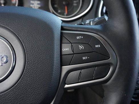 Used 2019 Jeep Cherokee Limited image 38