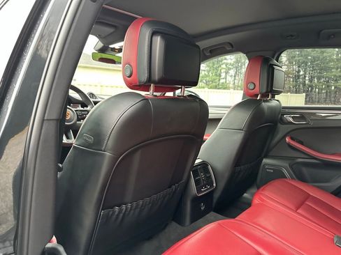 Used 2024 Porsche Macan S AWD/4WD image 21