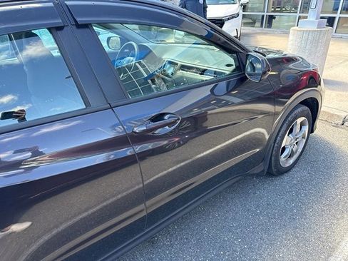 Used 2018 Honda HR-V LX image 10