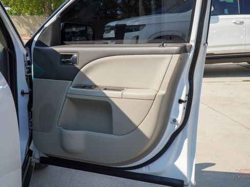 Used 2008 Ford Taurus SEL image 17