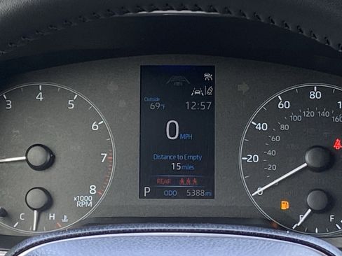 Certified 2025 Toyota Corolla SE w/ SE Package image 20