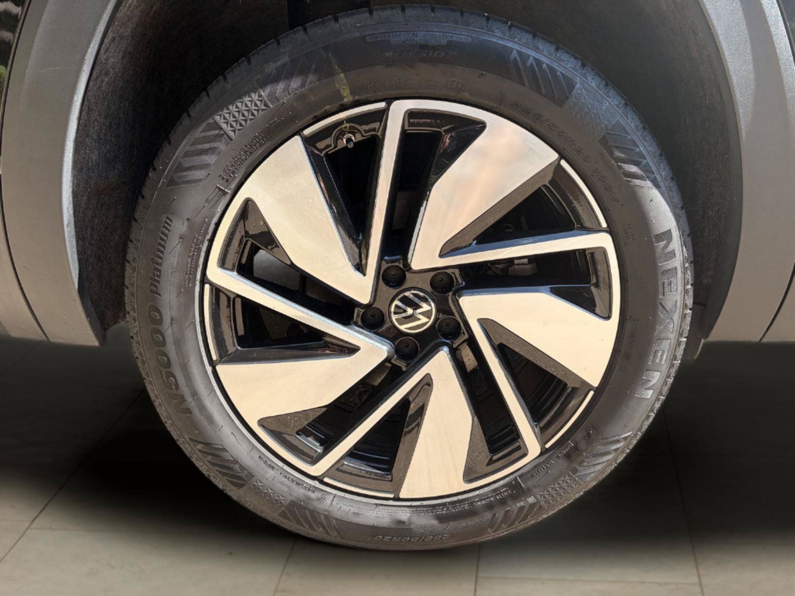 Used 2024 Volkswagen Atlas SEL AWD/4WD image 14