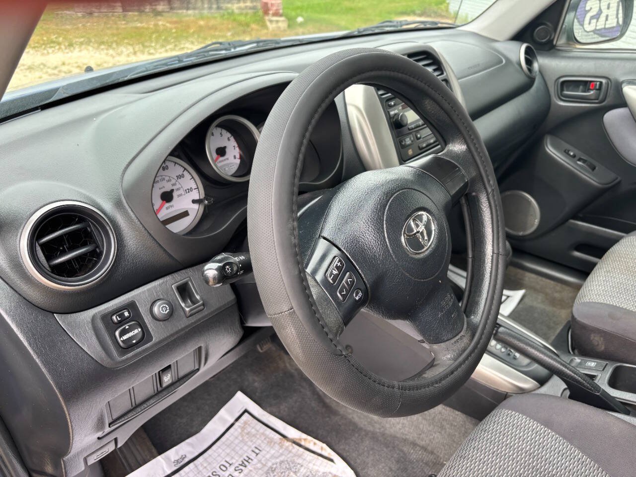 Used 2005 Toyota RAV4 4WD image 2