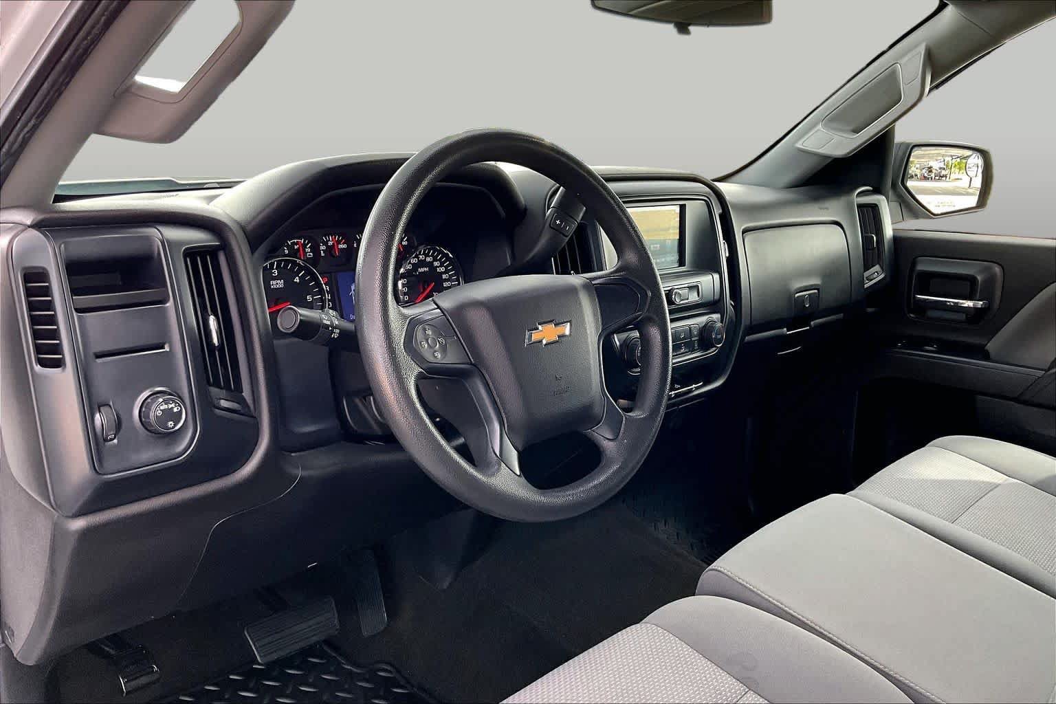 Used 2017 Chevrolet Silverado 1500 Custom w/ Custom Convenience Package RWD image 18