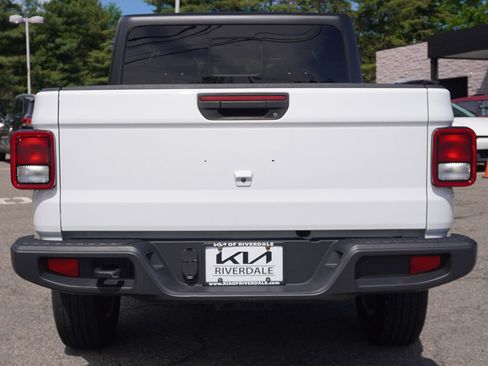 Used 2023 Jeep Gladiator Overland AWD/4WD image 9
