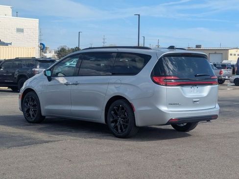 New 2026 Chrysler Pacifica Select image 5