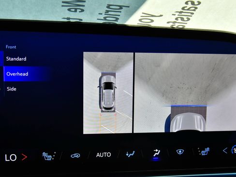 Used 2025 Chevrolet Equinox EV LT FWD image 24
