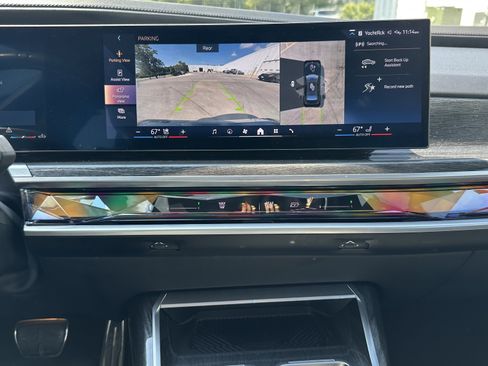 Certified 2024 BMW 740i xDrive w/ Premium Package 2 AWD/4WD image 31