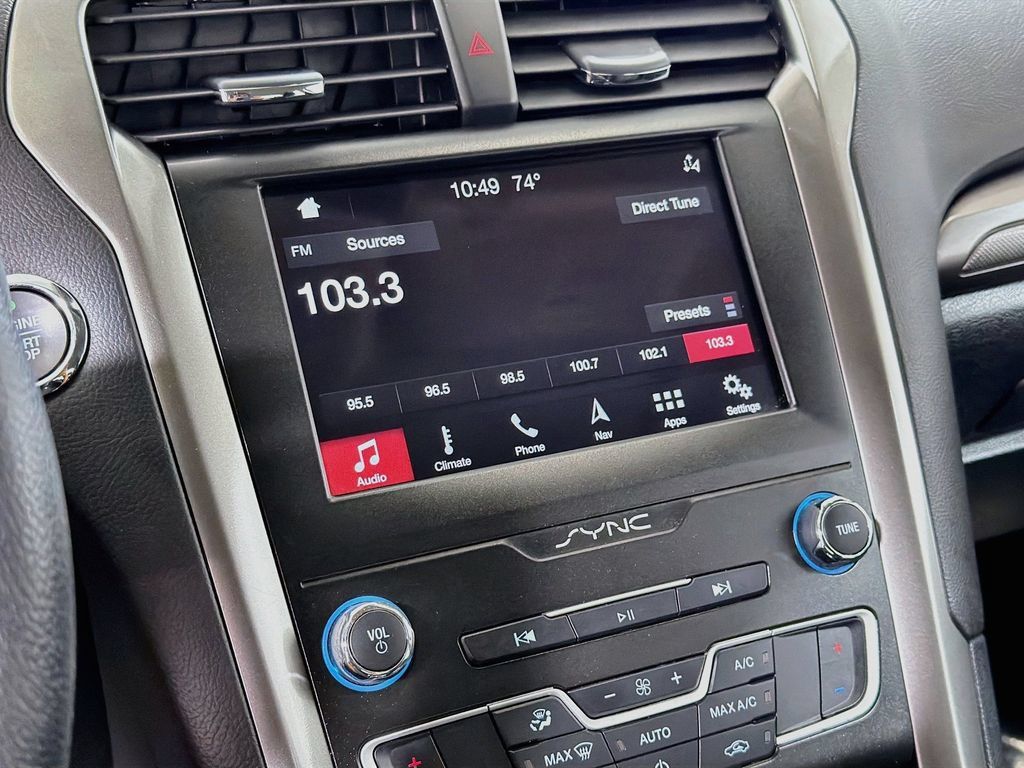 Used 2019 Ford Fusion SE FWD image 16