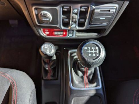 Used 2020 Jeep Gladiator Rubicon image 12