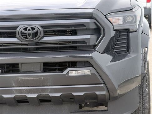 Used 2025 Toyota Tacoma SR5 image 7