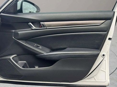 Used 2018 Honda Accord Sport image 18