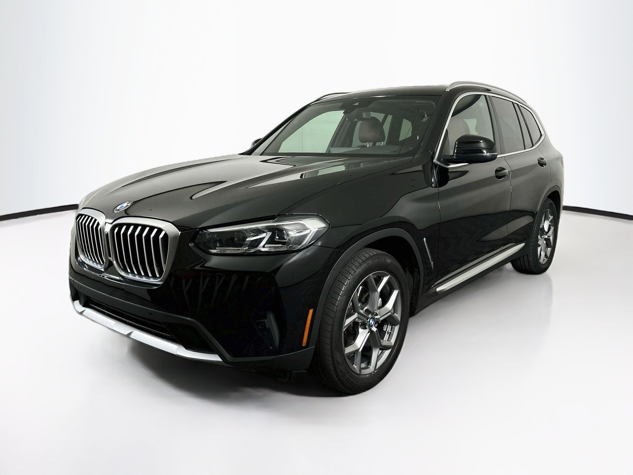 Used 2024 BMW X3 sDrive30i w/ Premium Package RWD image 3