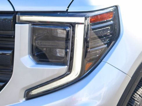 Used 2022 GMC Sierra 1500 Elevation image 8